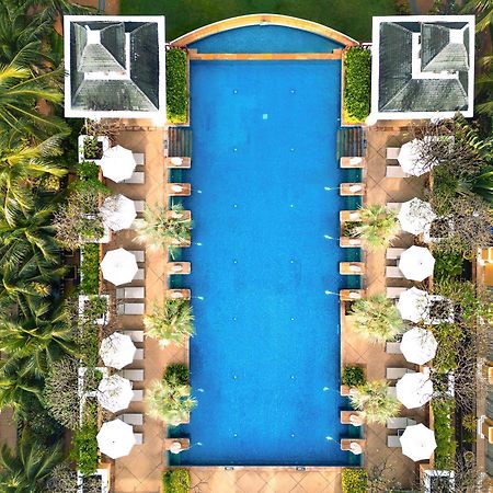 Phuket Graceland Resort And Spa Patong Exterior photo The pool at the hotel