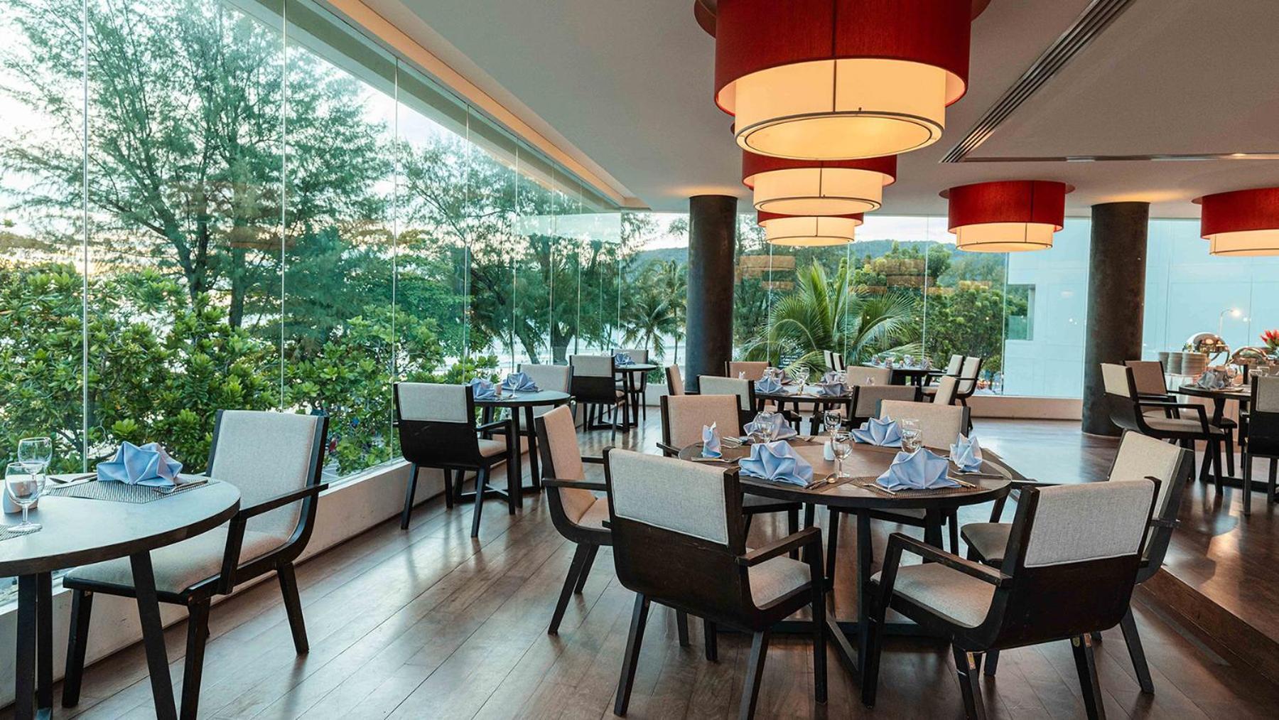 Phuket Graceland Resort And Spa Patong Exterior photo The restaurant
