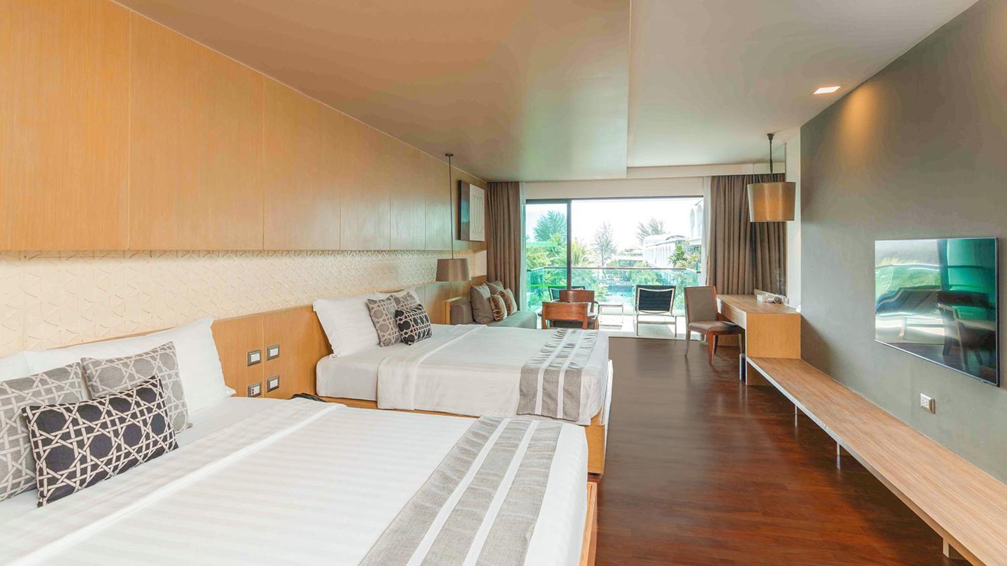 Phuket Graceland Resort And Spa Patong Exterior photo Deluxe Room
