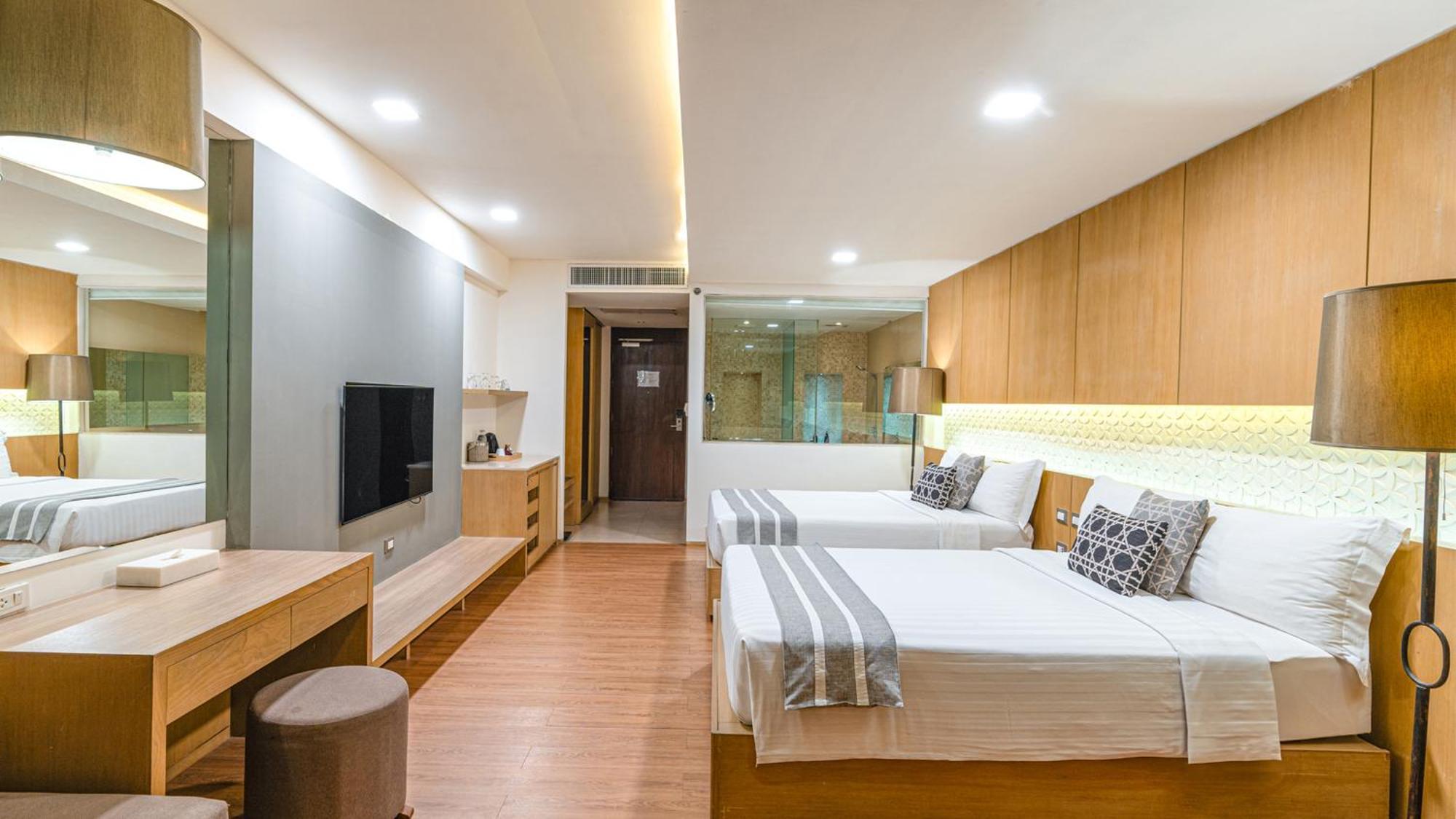Phuket Graceland Resort And Spa Patong Exterior photo Deluxe Room