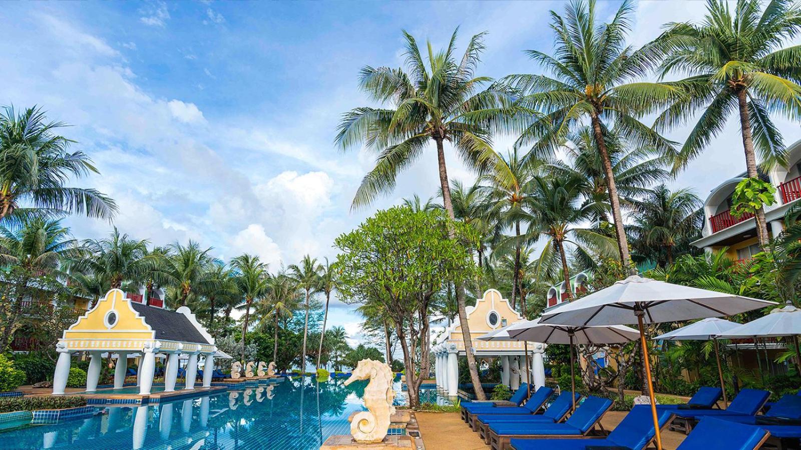Phuket Graceland Resort And Spa Patong Exterior photo The pool at the resort