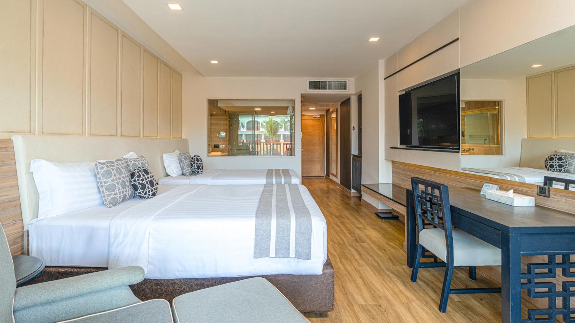 Phuket Graceland Resort And Spa Patong Exterior photo Deluxe Room