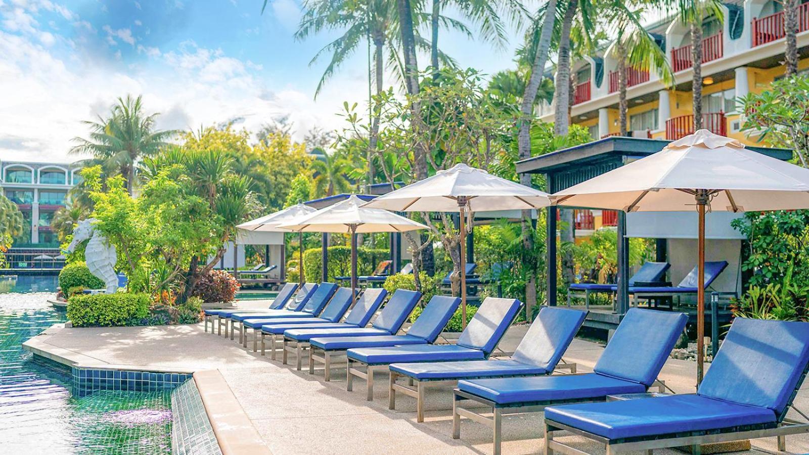 Phuket Graceland Resort And Spa Patong Exterior photo Pool at the hotel