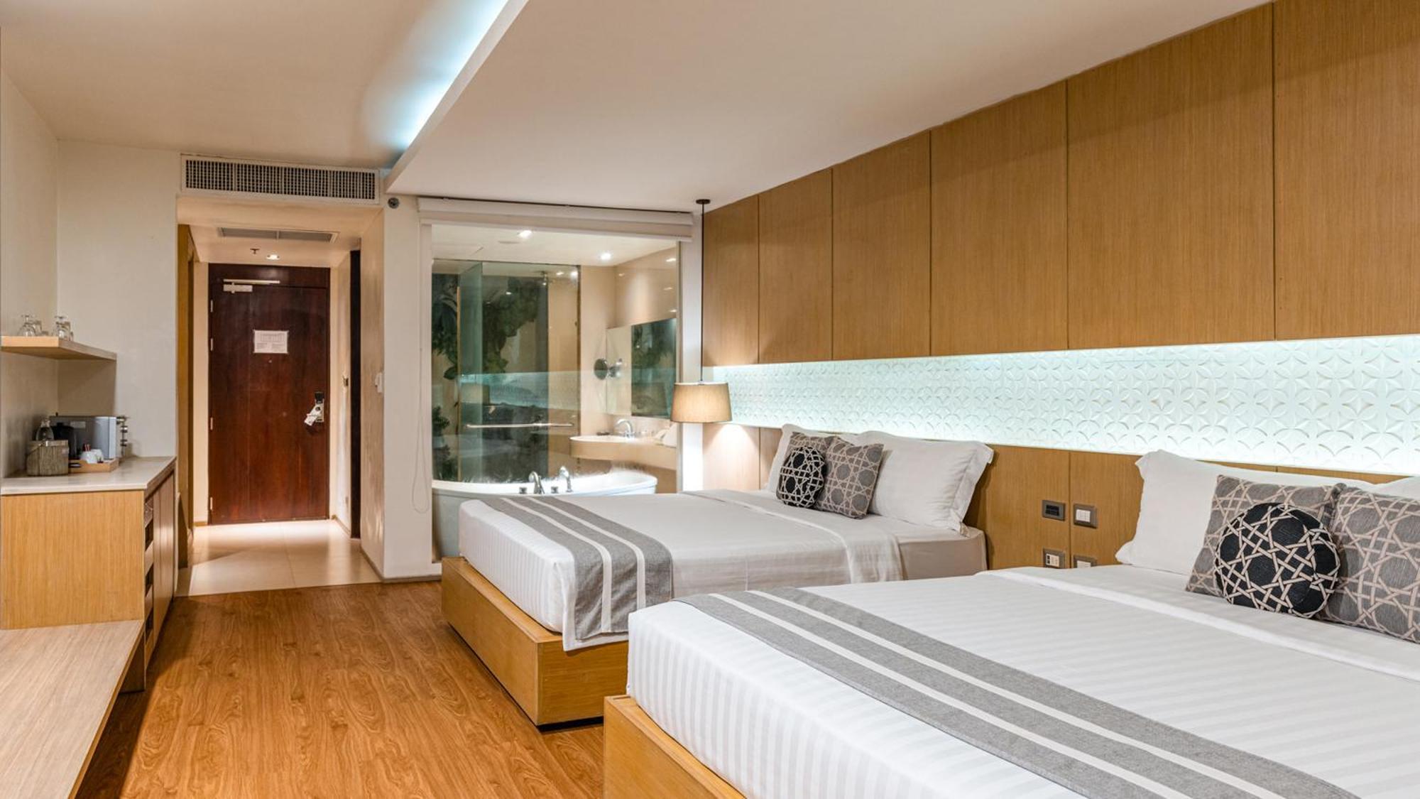 Phuket Graceland Resort And Spa Patong Exterior photo Deluxe Room