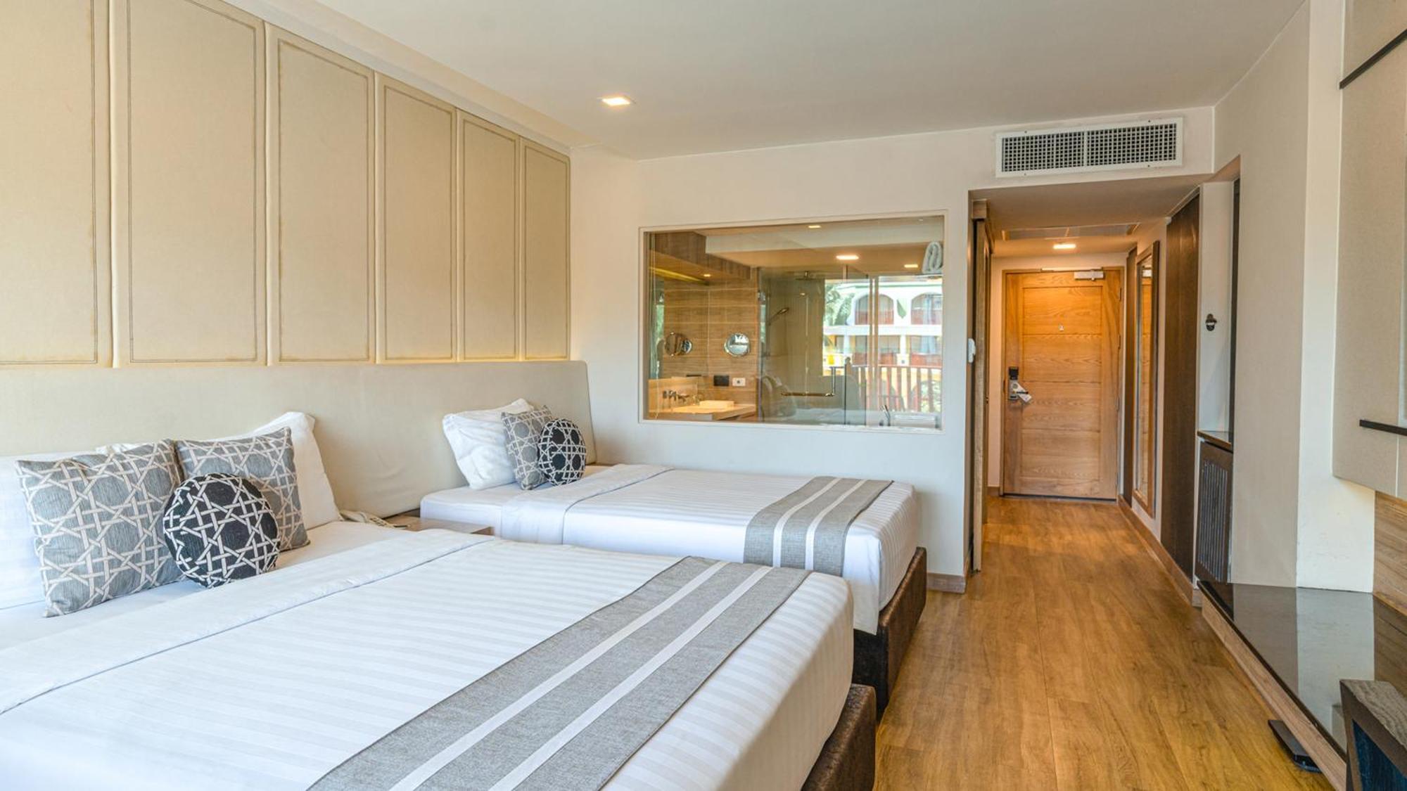 Phuket Graceland Resort And Spa Patong Exterior photo Deluxe Room