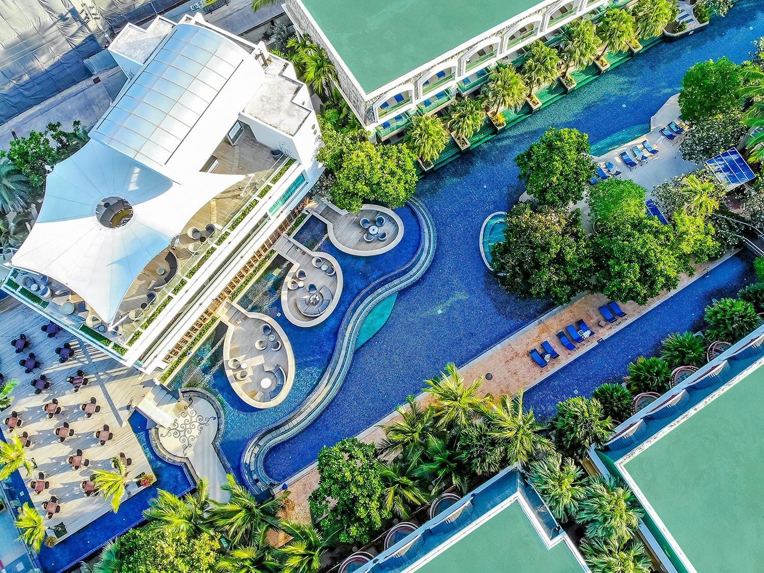 Phuket Graceland Resort And Spa Patong Exterior photo Aerial view of the pool