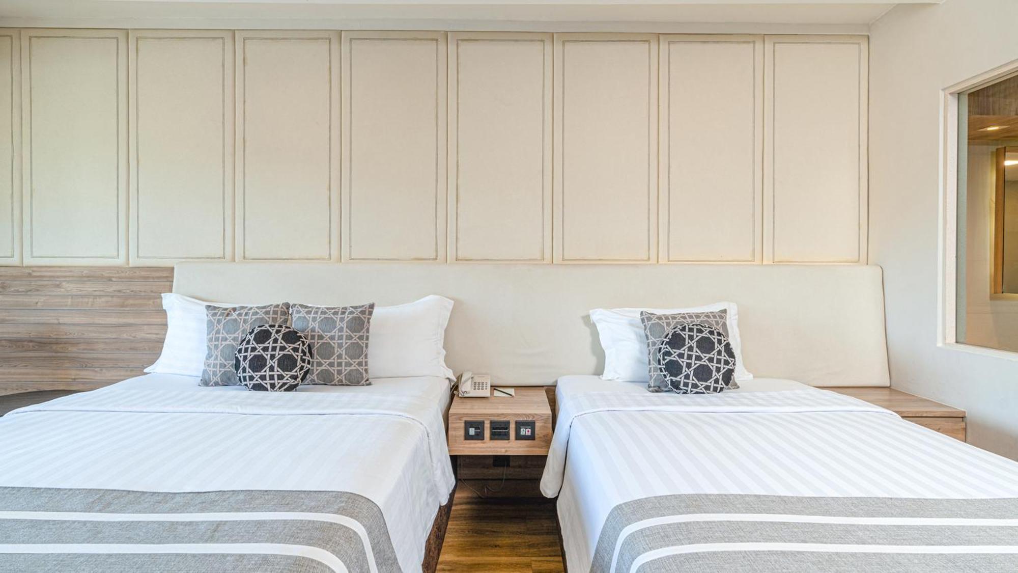 Phuket Graceland Resort And Spa Patong Exterior photo Deluxe Room