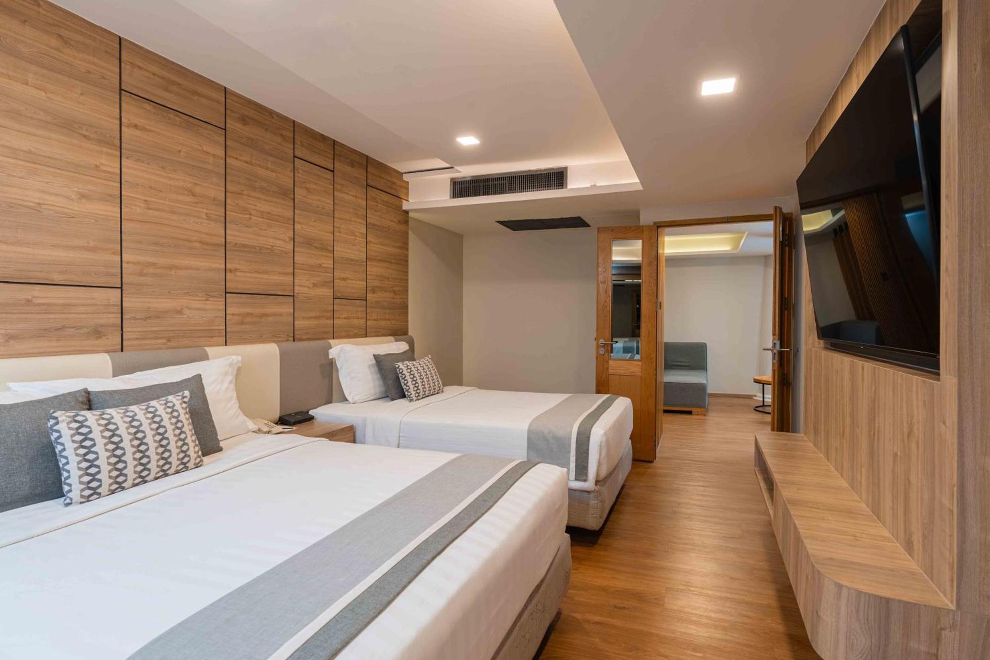Phuket Graceland Resort And Spa Patong Exterior photo Deluxe Family Room