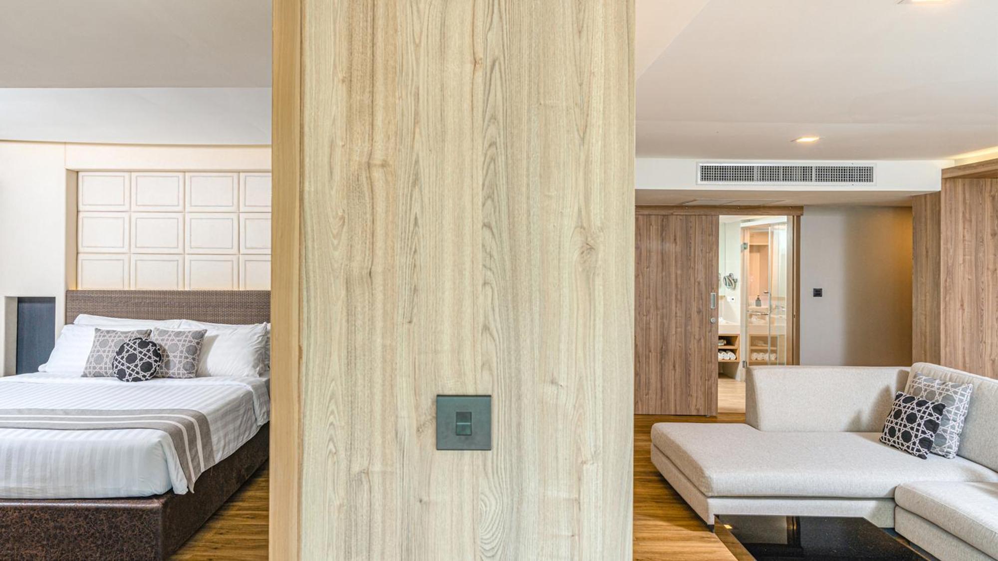 Phuket Graceland Resort And Spa Patong Exterior photo A wall switch
