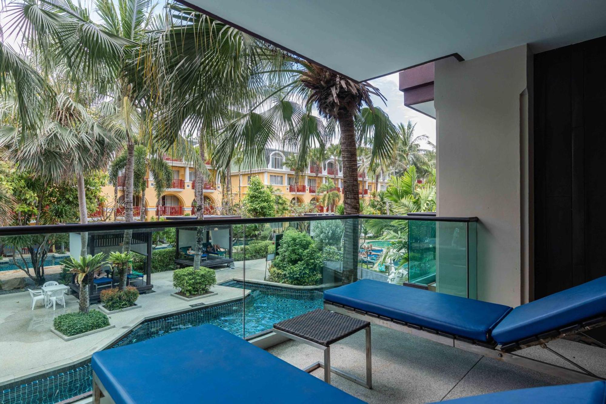 Phuket Graceland Resort And Spa Patong Exterior photo The swimming pool at the hotel