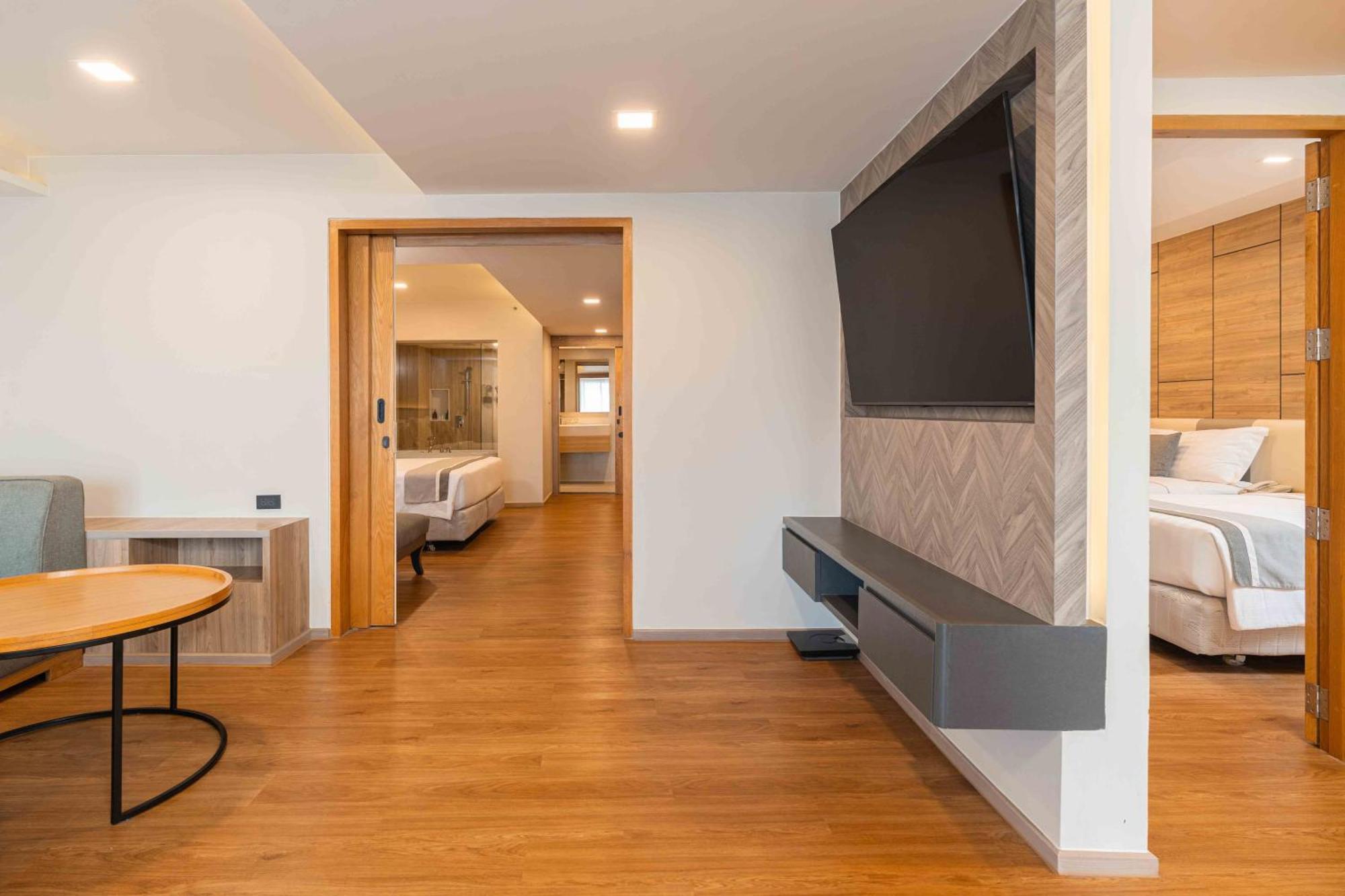 Phuket Graceland Resort And Spa Patong Exterior photo Suite